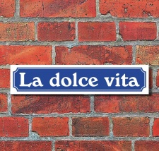 Schild im Straßenschild-Design "La dolce...