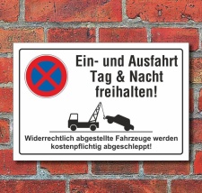 Schild Parkverbot, Halteverbot, Ein- und Ausfahrt...