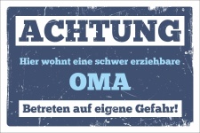 Schild Hier wohnt eine schwer erziehbare Oma Geschenk 3 mm Alu-Verbund 300 x 200 mm