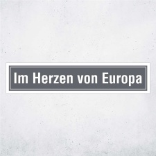 Straßenschild "Im Herzen von Europa" Grau...