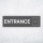 Schild "Entrance rechts grau hinterlegt"  –  Hochwertiges Hinweisschild im modernen Design für den Außenbereich 3 mm Alu-Verbund 30 x 10 cm
