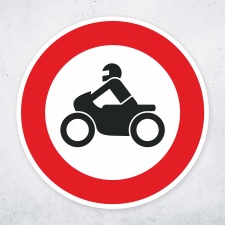 Schild „Verbot für Motorräder“...
